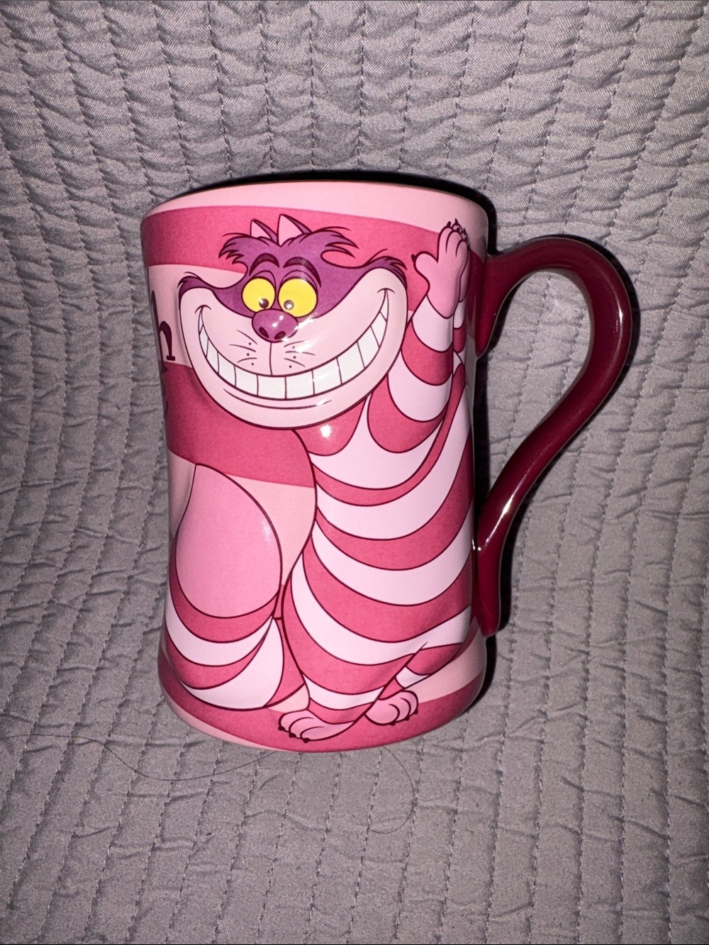 RARE ALICE IN WONDERLAND CHESHIRE CAT DISNEY STORE MUG LARGE HEAVY PINK NEW